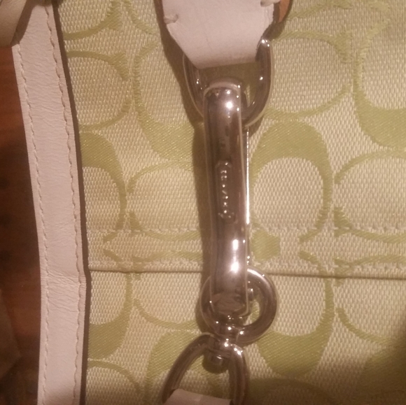COACH  VERY RARE LIGHT GREEN&WHITE HANDBAG - Picture 2 of 8